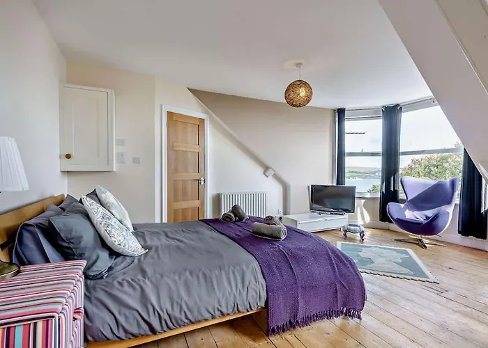 Dizzy Heights Swanage Sleeps 10 With Amazing Views