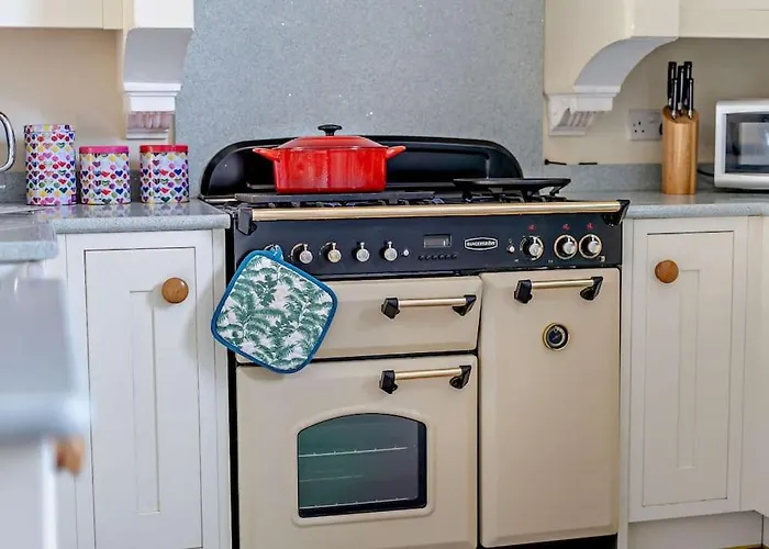Dizzy Heights Swanage Sleeps 10 With Amazing Views