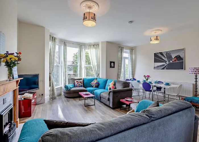 Dizzy Heights Swanage Sleeps 10 With Amazing Views