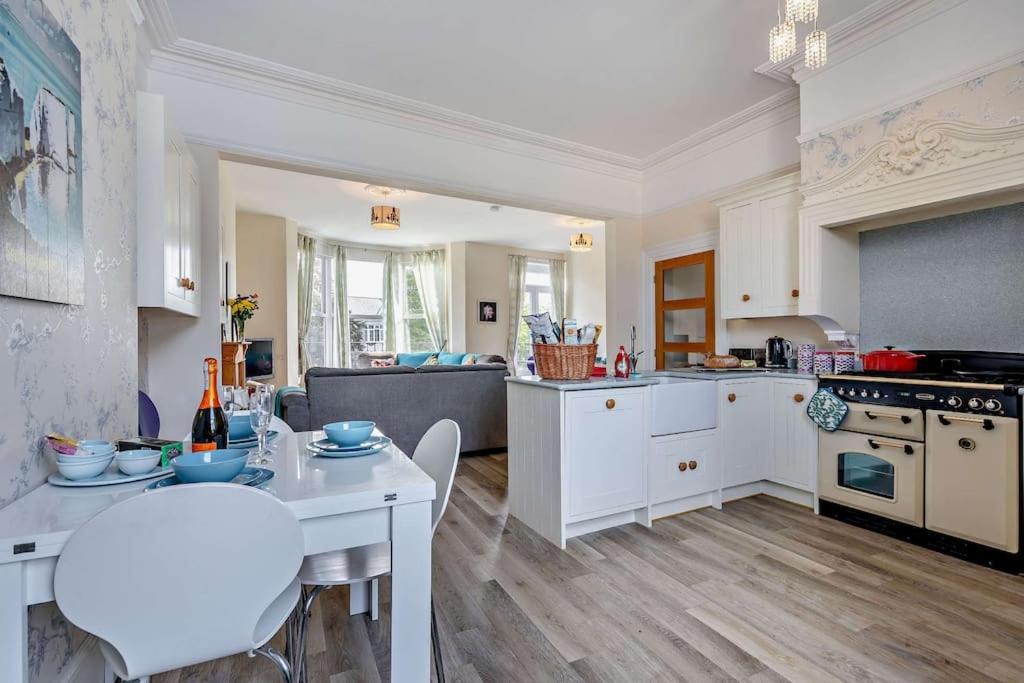 Dizzy Heights Sleeps 10 With Amazing Views *