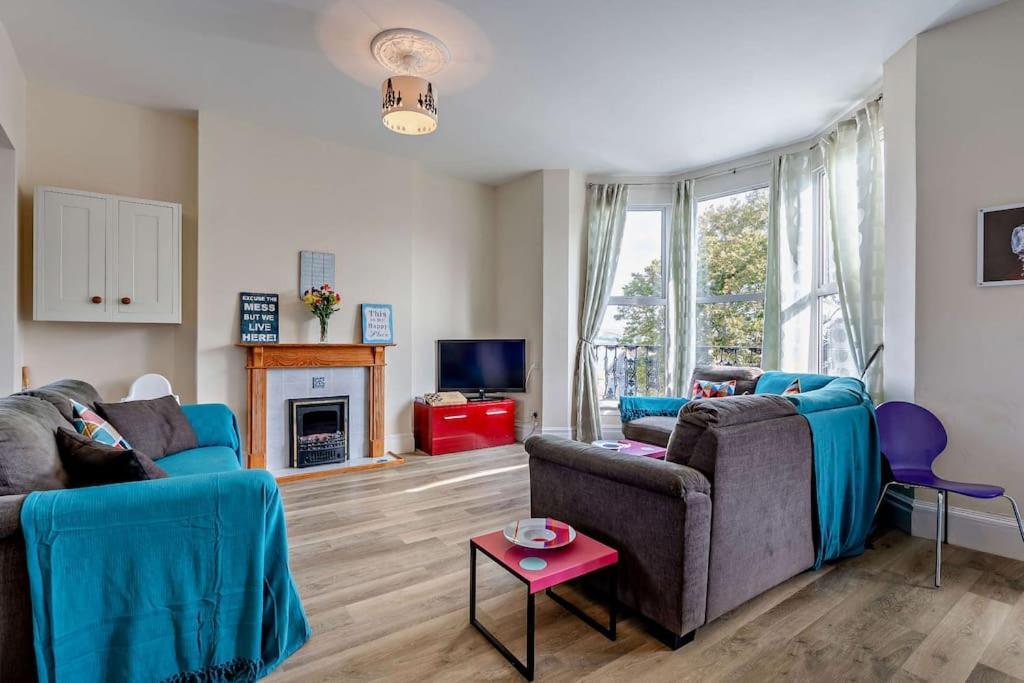 Dizzy Heights Sleeps 10 With Amazing Views Holiday home *