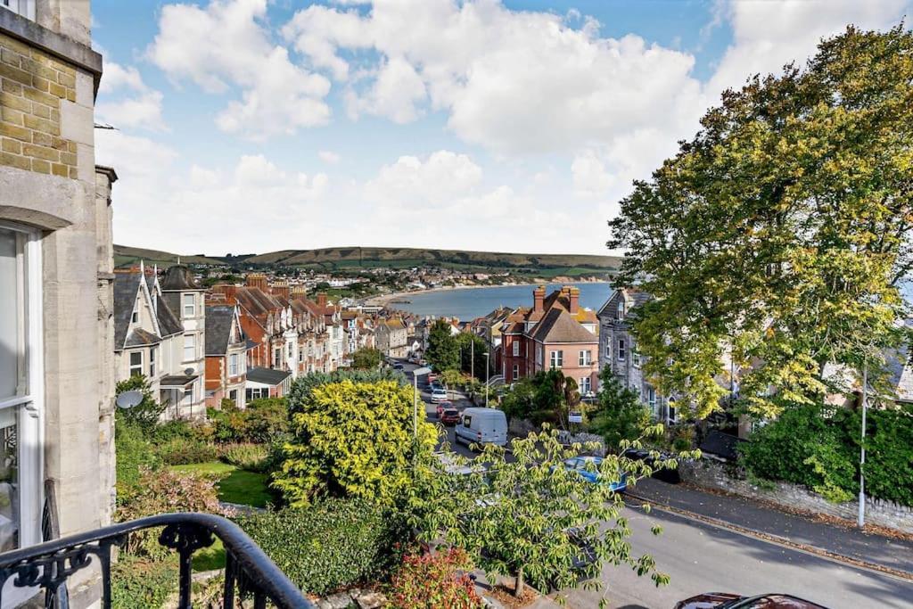 Dizzy Heights Sleeps 10 With Amazing Views Holiday home Swanage