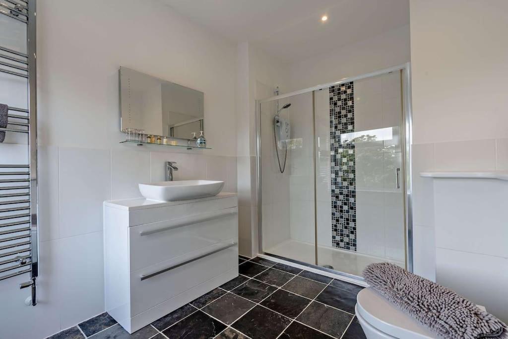 Holiday home Dizzy Heights Sleeps 10 With Amazing Views Swanage