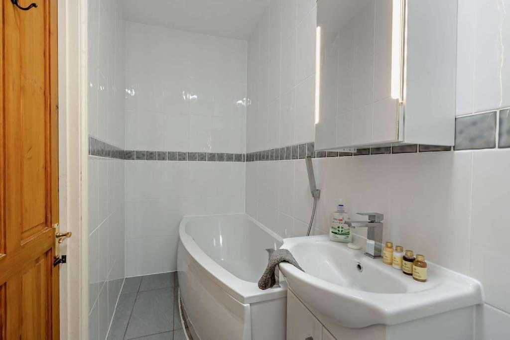 Holiday home Dizzy Heights Sleeps 10 With Amazing Views *
