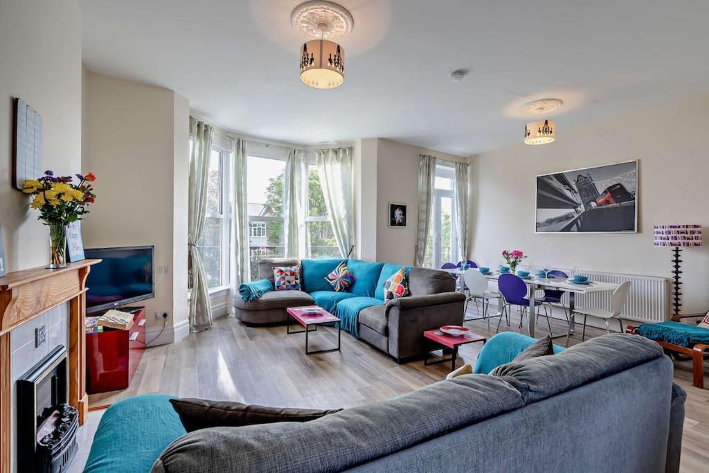 Holiday home Dizzy Heights Sleeps 10 With Amazing Views *