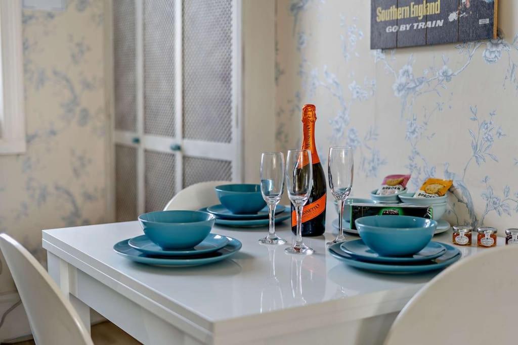 Dizzy Heights Sleeps 10 With Amazing Views Holiday home *