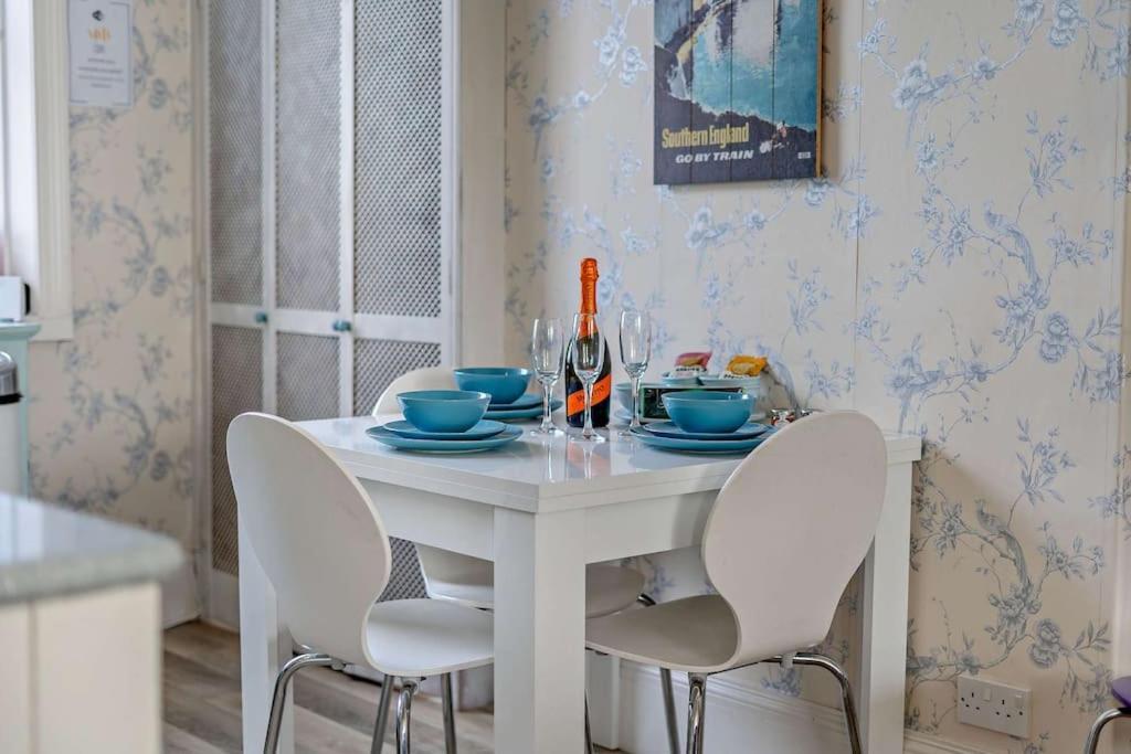 Dizzy Heights Sleeps 10 With Amazing Views * Swanage