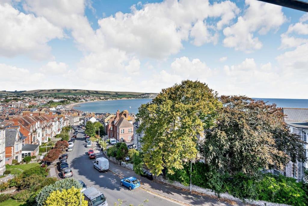 Holiday home Dizzy Heights Sleeps 10 With Amazing Views